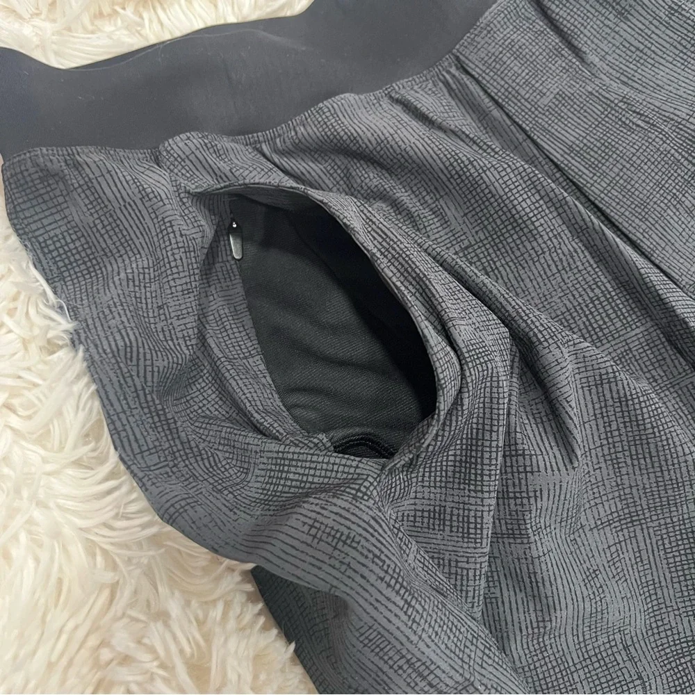 Lululemon Athletica men’s In mind shorts 9” grid lines deep black‎ size M